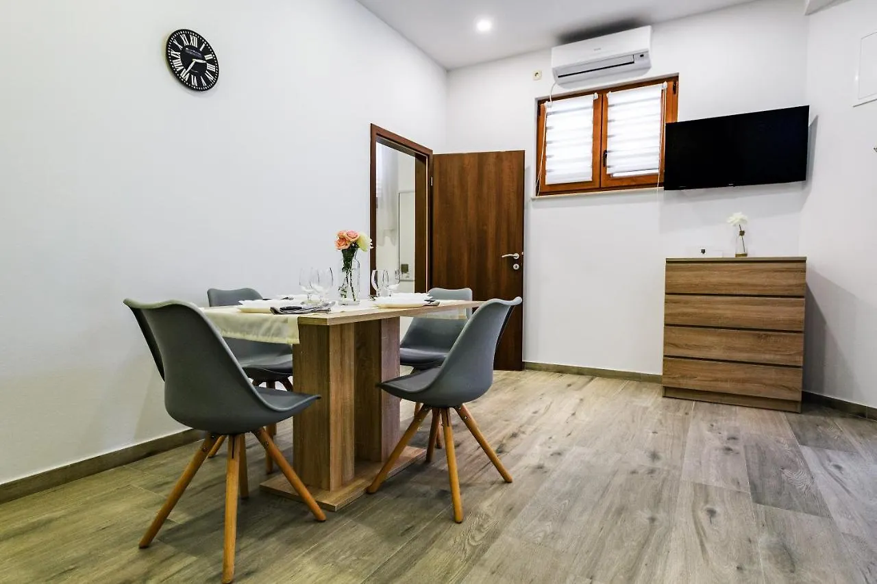 Modern Apartment On The Beach - Mala Lamjana Kali