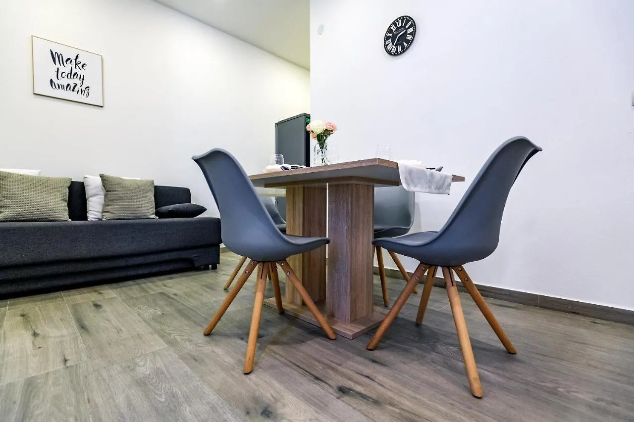 Modern Apartment On The Beach - Mala Lamjana Kali