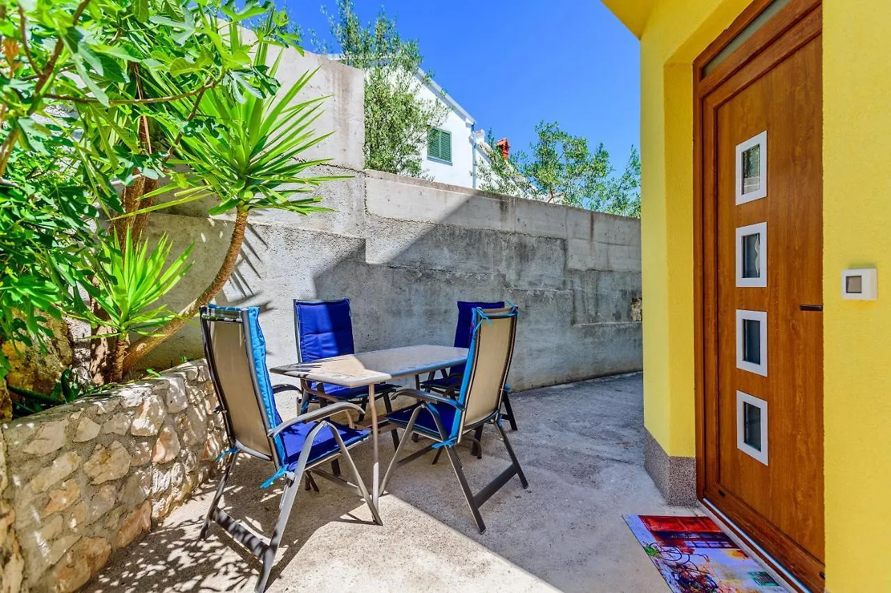 Modern Apartment On The Beach - Mala Lamjana Kali